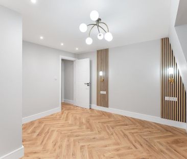 Flat 2, 33 Lawrence Buildings, London N16 - Photo 2