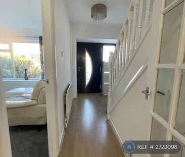 3 bedroom semi-detached house to rent - Photo 2