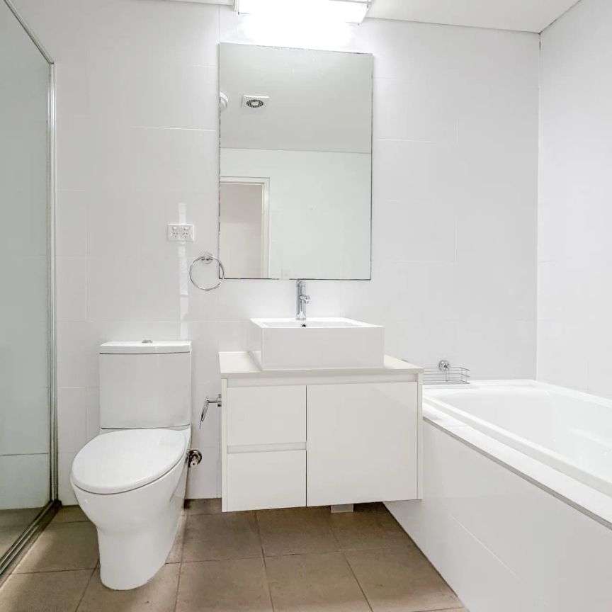 Exquisite, Modern Two Bedroom Apartment For Lease - Photo 1