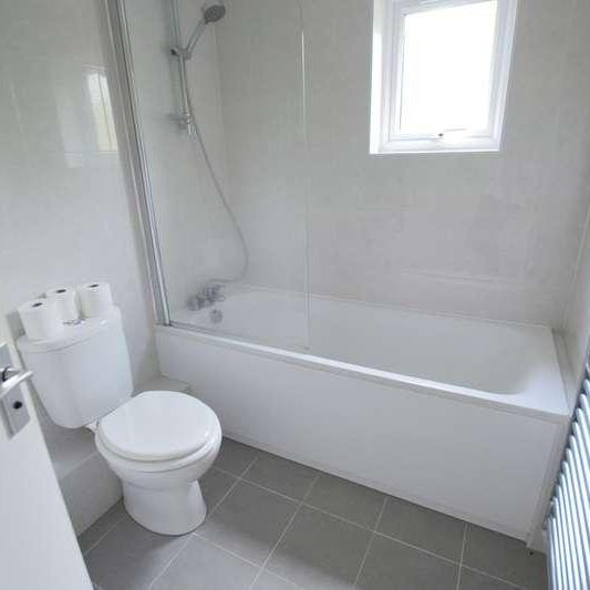 Eastlands, New Milton, Hampshire, BH25 - Photo 1