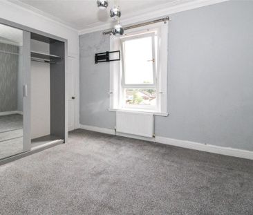 3 bedroom flat to rent - Photo 2