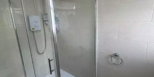 1 bedroom in a house share to rent - Photo 3