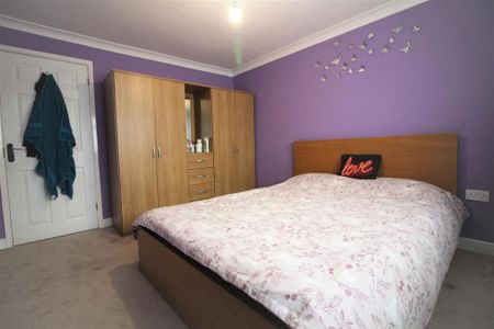 3 bedroom semi-detached house to rent - Photo 2