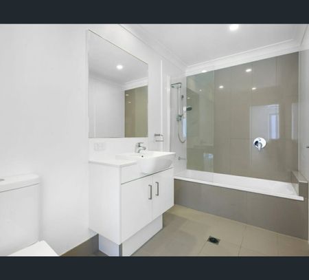 16/4 Ben Lexcen Place, Robina, Qld 4226 - Photo 2
