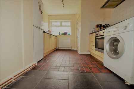 1 bedroom in a house share to rent - Photo 4