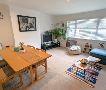 Thorsden Close, Woking, Surrey, GU22 - Photo 5