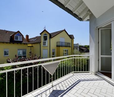 Sehr gepflegte und modernisierte zwei Zimmer Wohnung mit großem Son... - Photo 1