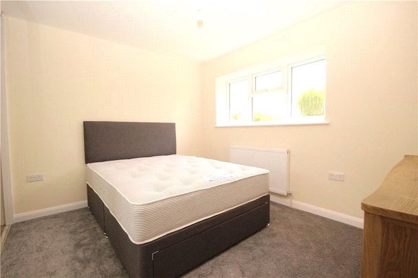 Blackwell Avenue, Guildford, Surrey, GU2 8LU - Photo 1