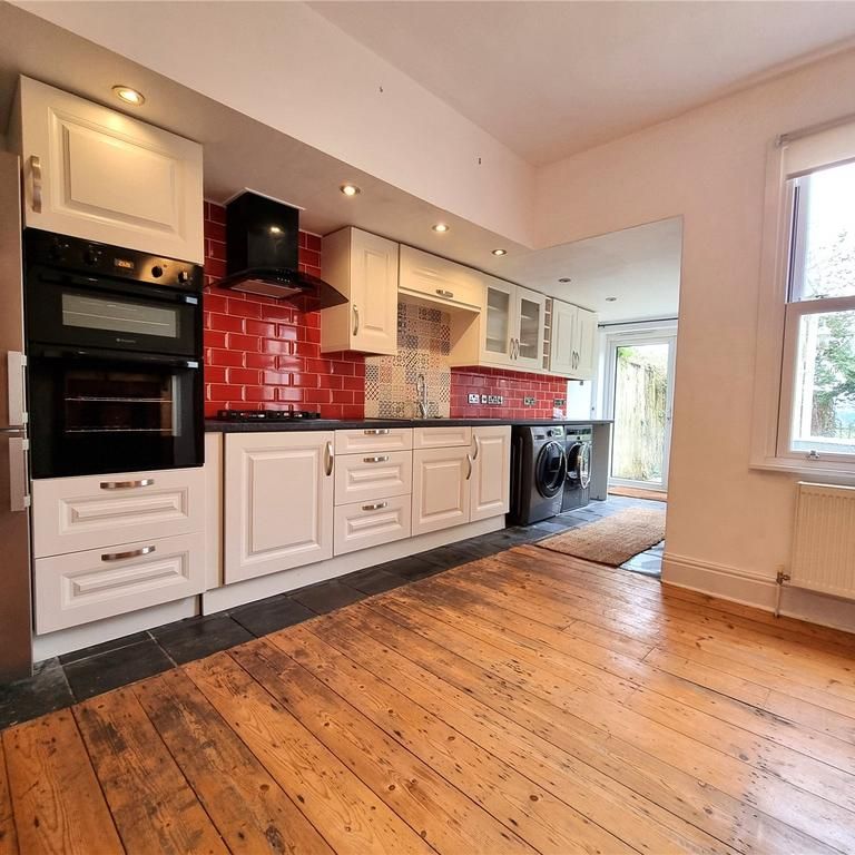 4 bedroom terraced house to rent - Photo 1