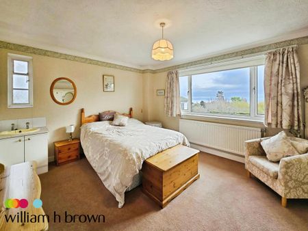 5 bedroom detached house to rent - Photo 4