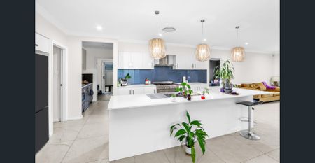 Grand residence within central location - Photo 4