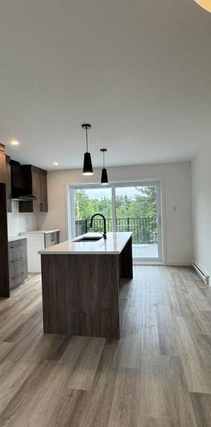 6 1/2 - DUPLEX - sur 2 étage - neuf - rue en rond point - Photo 1