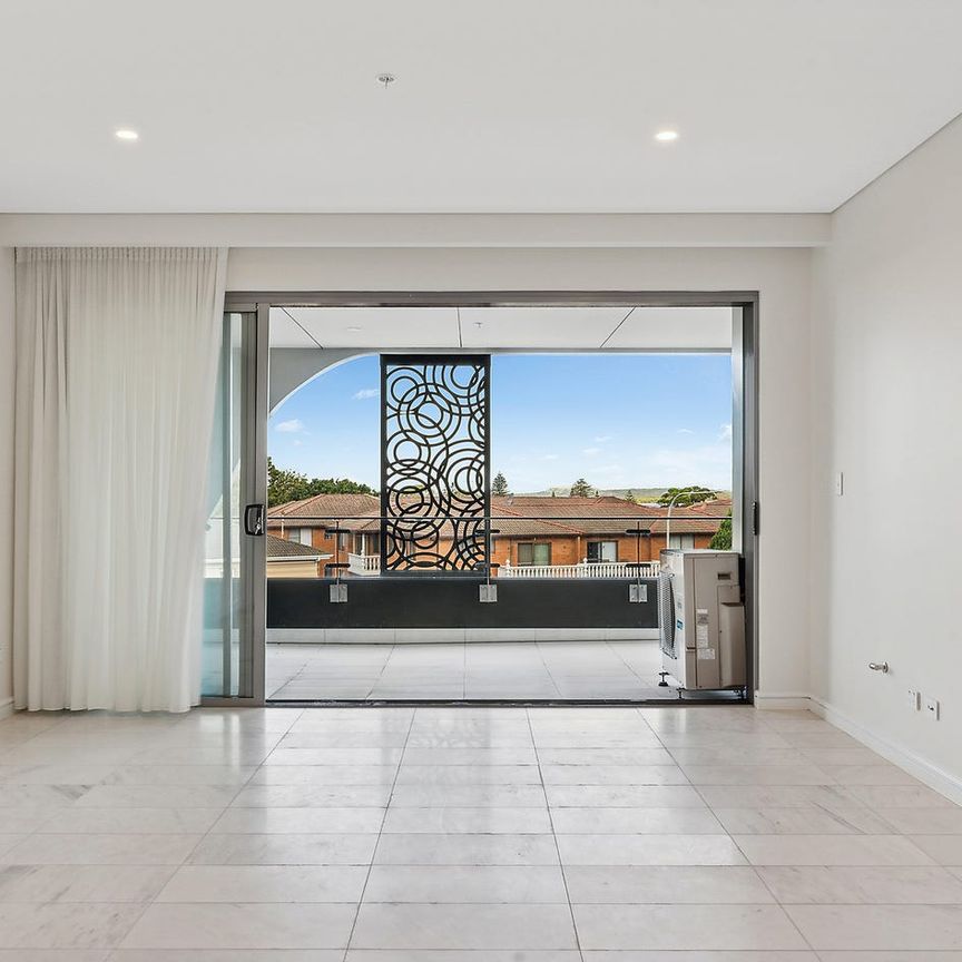 Stylish apartment crafted for modern coastal living - Photo 1