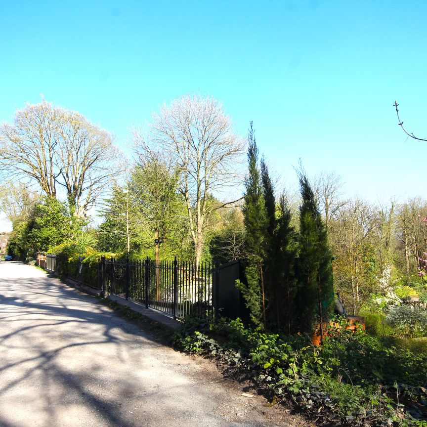 8 Bank Parade, Preston - Photo 1