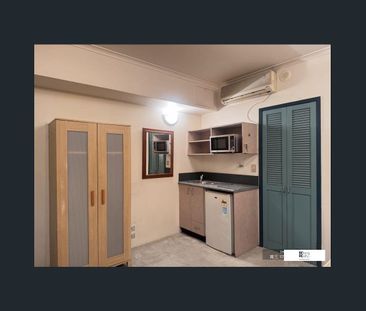 Single room with ensuite & air conditioner - water & electricity in... - Photo 4