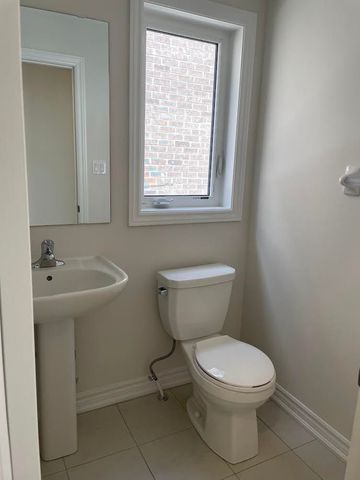 For Lease - 72 Baker Street, Thorold, Ontario - Photo 5