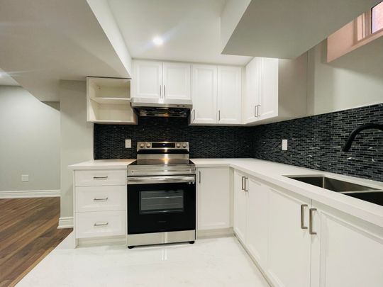 For Lease - 137 Bothwell Crescent Unit# Basment, Newmarket, Ontario - Photo 1