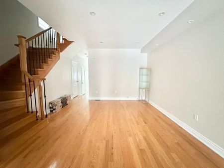 For Lease - 3682 Banff Court, Mississauga, Ontario - Photo 4