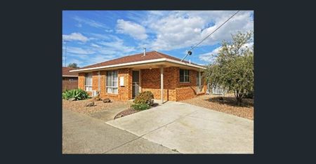 Spacious unit in convenient location - Photo 5