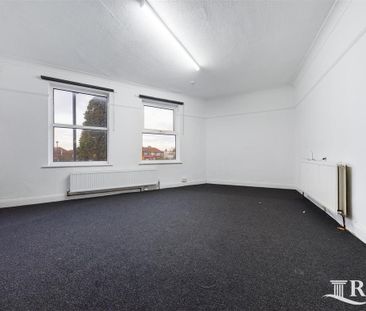 3 bedroom flat to rent - Photo 3