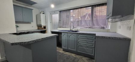 3 bedroom terraced house to rent - Photo 5