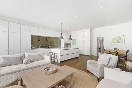 An exceptional five bedroom house well positioned for Clapham Common and Clapham South stations. - Photo 4