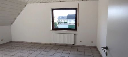 Gemütliche 2-Zimmer-Dachgeschoss-Wohnung *Balkon * Einbauküche - Foto 5