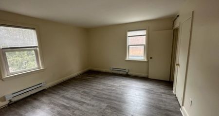 118 St. Vincent #1 Barrie | $1495 per month | Plus Hydro - Photo 4