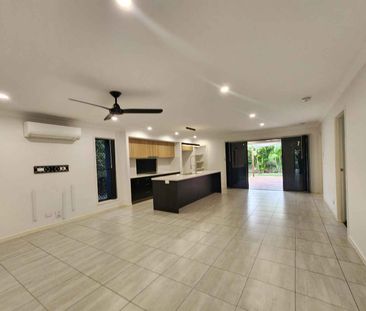 CABOOLTURE - FAMILY & MODERN - Photo 6