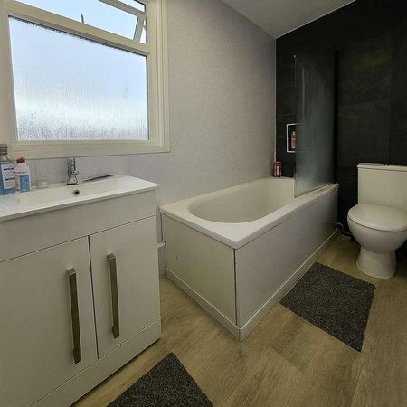 Second Avenue, Canvey Island, Essex, SS8 - Photo 4