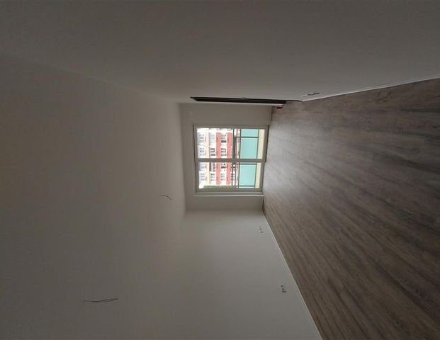 Vollsanierte 2-Raum-Wohnung - barrierearm & mit Aufzug! - Photo 1