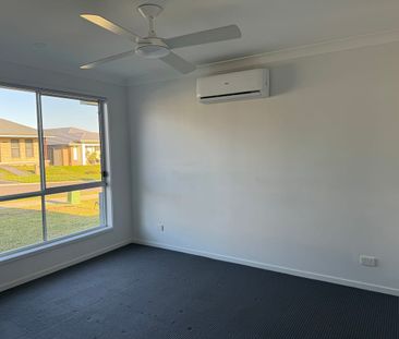 Stunning Modern Family Home - Photo 3