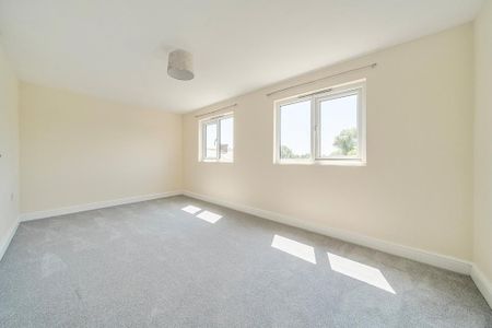 4 bedroom end of terrace house to rent - Photo 3
