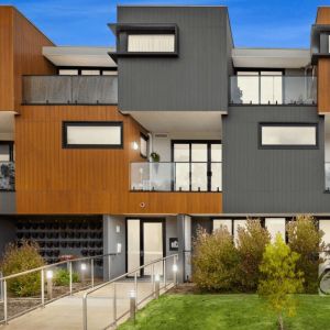 CONVENIENT LIVING IN PRIME BORONIA LOCATION - Photo 2