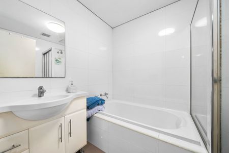 Modern One Bedroom in Prime Location – T-Way at Your Doorstep! - Photo 2