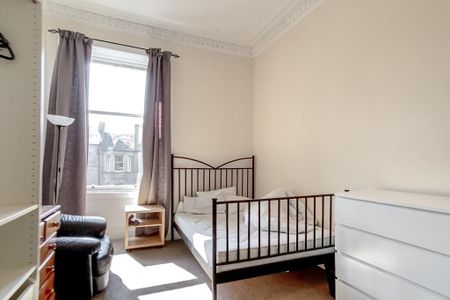 4 bedroom flat to rent - Photo 2