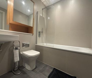 Atria House, Berkshire, SL1 - Photo 5