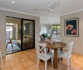 Charming Family Home in Mount Louisa - Photo 5