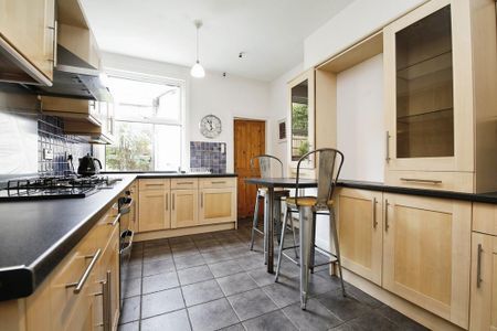 4 bedroom semi-detached house to rent - Photo 5