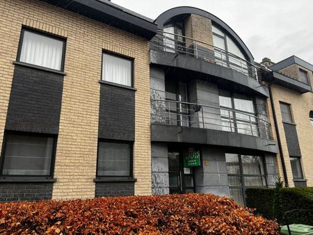 Gelijkvloers appartement met 3 slaapkamers, terras en 2 autostaanplaatsen. - Foto 3