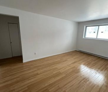 Grand et beau 4 1/2 à Longueuil - Photo 1