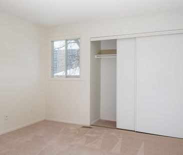3325 Uplands Drive, South Keys - Greenboro West, Ottawa, ON - Photo 2
