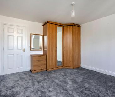 4 bedroom end of terrace house to rent - Photo 4