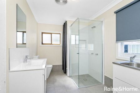 RENOVATED THREE BEDROOM HOME, MINUTES AWAY FROM BELMONT CITY CENTRE - Photo 3