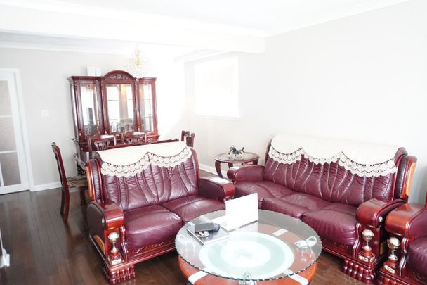 For Lease - 27 Ronway Crescent, Toronto, Ontario - Photo 1