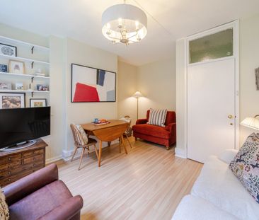 Vicarage Crescent, London, SW11 - Photo 3