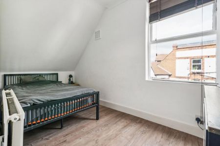 3 bedroom flat to rent - Photo 3