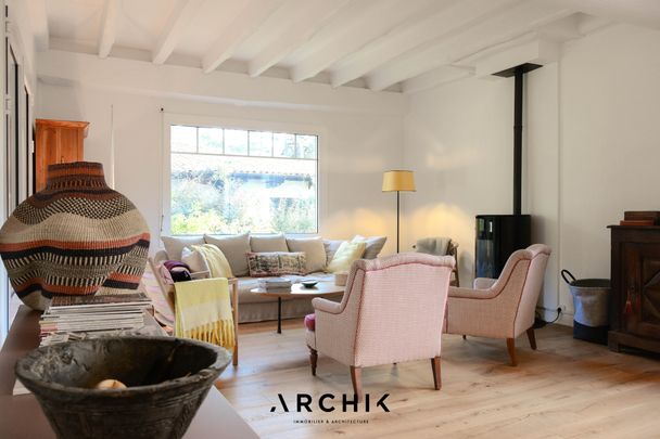 Architecture des années 60, cette maison Gaume est implantée sur un terrain de 759 m2, dans un environnement prisé du Pyla. - Photo 1