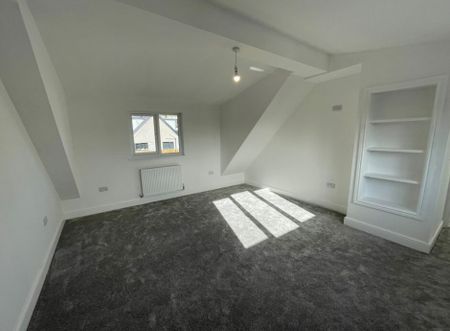 Elizabeth Close, Swansea, SA6 - Photo 2