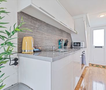 1 Bed Maisonette, Western Concourse, BN2 - Photo 2